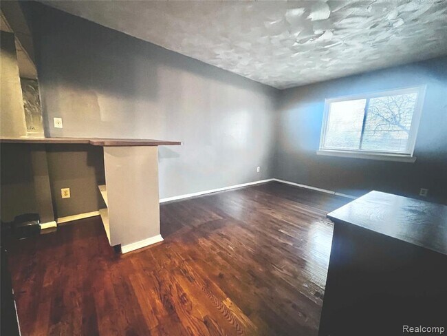 Building Photo - 22116 Dante St