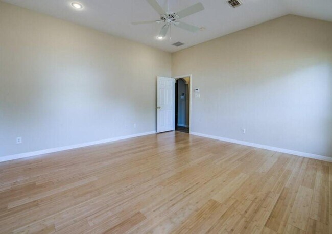 Building Photo - 15013 Cordero Dr
