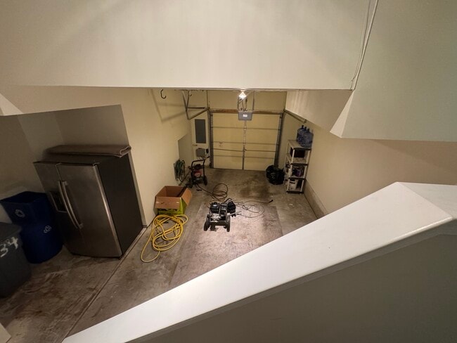 Building Photo - 434 W 5th Ave