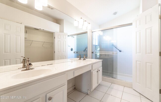 Building Photo - 1325 Fairway Village Dr