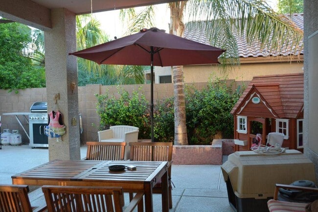 Building Photo - 519 W Douglas Ave