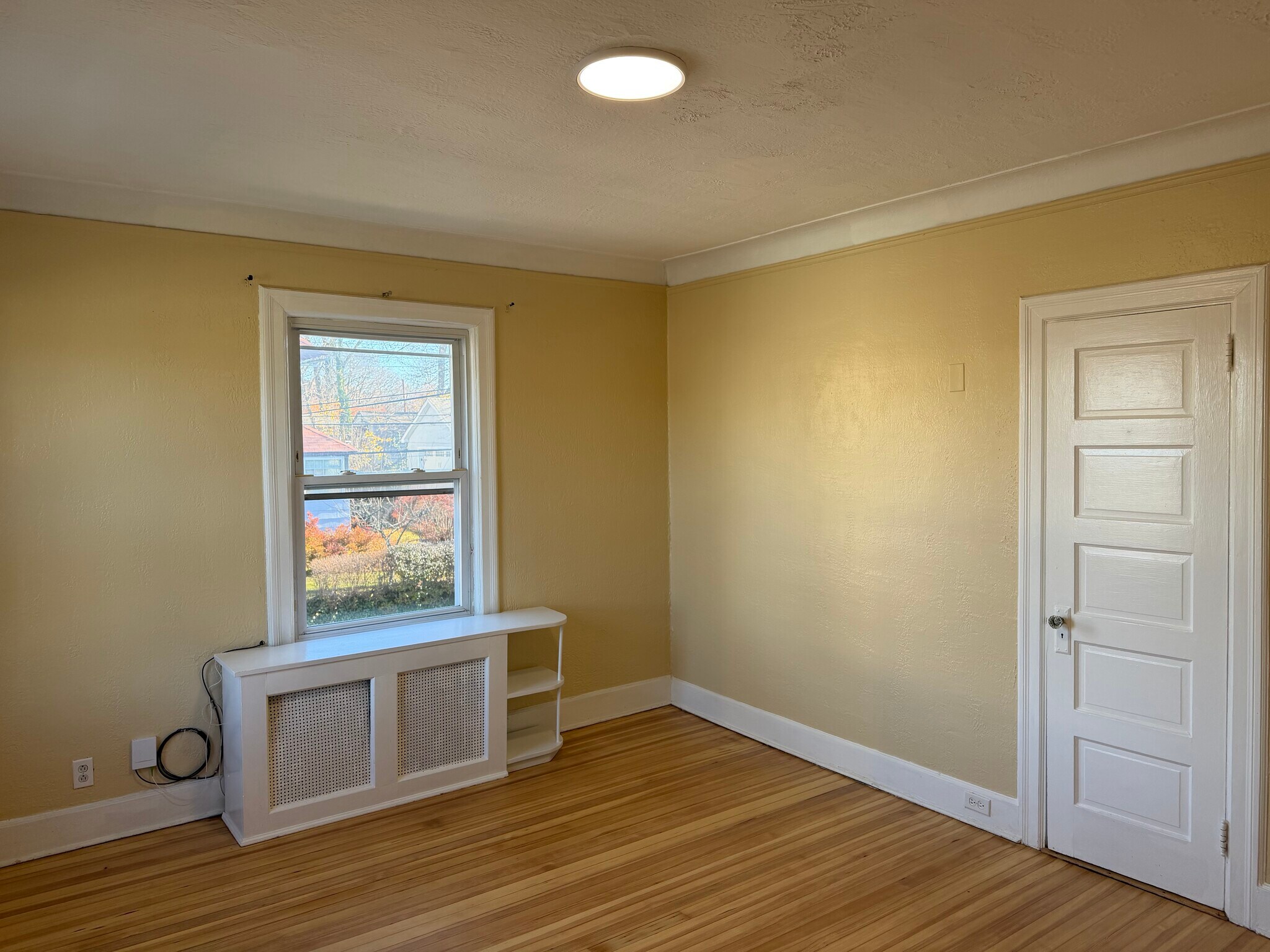 Building Photo - 45 Underhill St