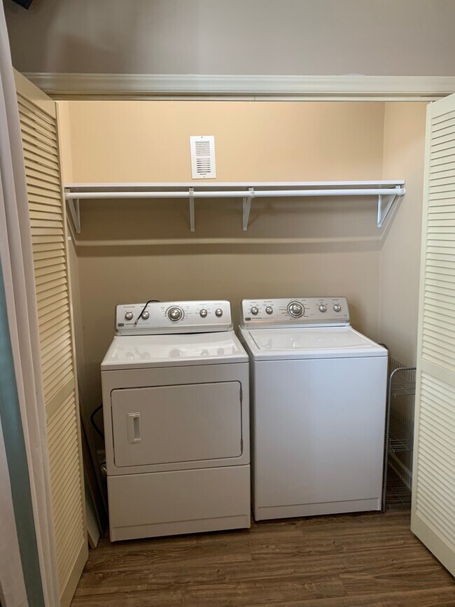 Building Photo - 2/2 Fully Furnished Condo in Willow Valley...