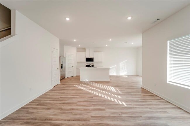 Building Photo - 139 S Maroon Ave