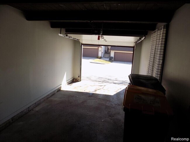 Building Photo - 515 Oakbrook Cir