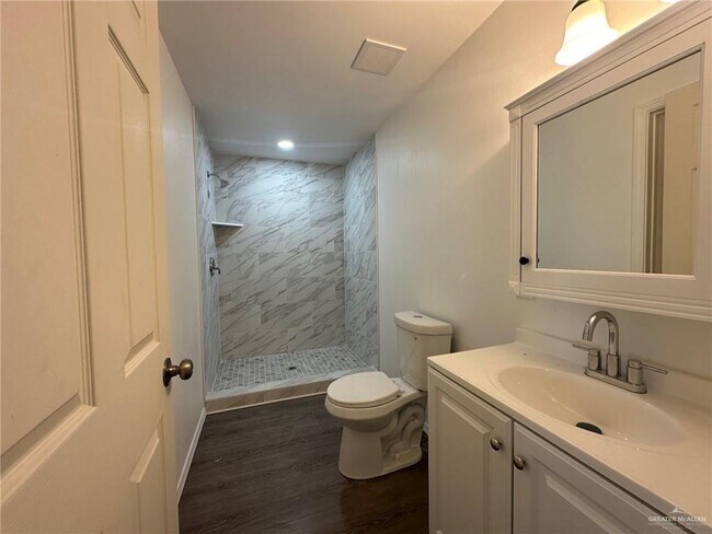 Building Photo - 1436 Mariposa Dr