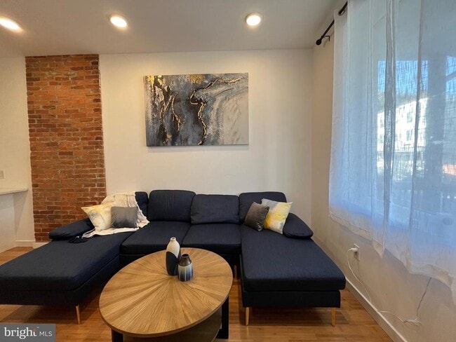 Building Photo - 721 N 40th St