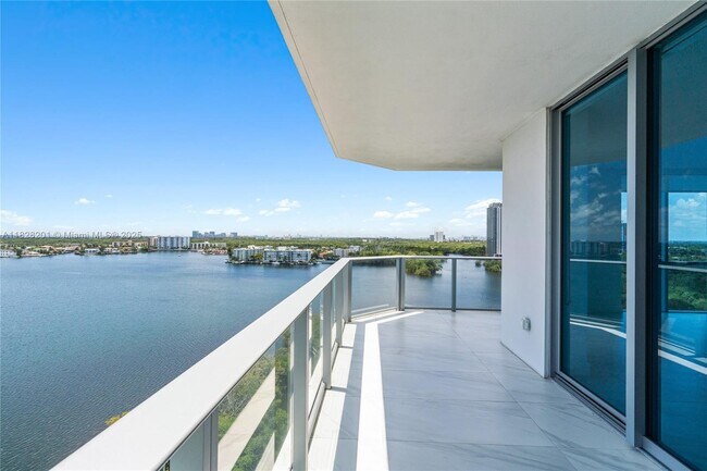 Building Photo - 17111 Biscayne Blvd
