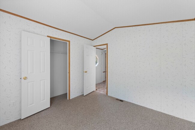Building Photo - 826 New Hampshire Rte 175