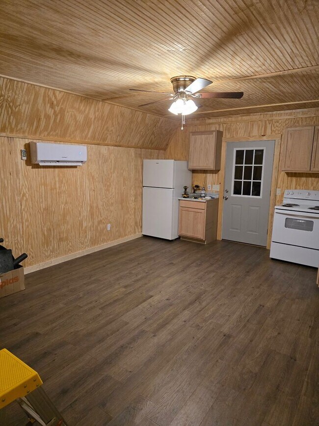 Building Photo - Blue Springs