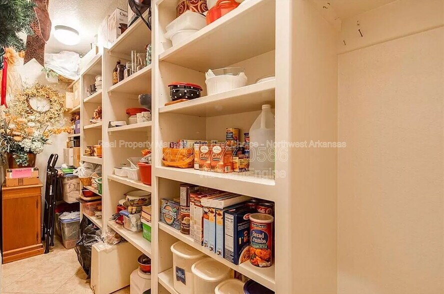 Building Photo - 2705 SW Glenn Ridge Rd