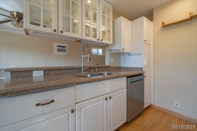 Building Photo - $3800 /3 Bed / 2 Bath / 3 Parking in Ewa B...