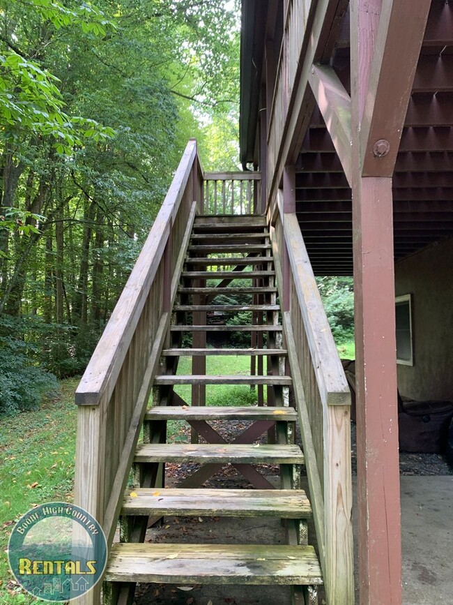 Building Photo - Beautiful Home Right off the 105 Bypass!