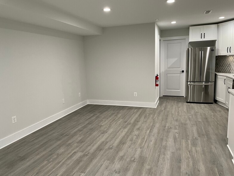 Main room - 731 Girard St NW