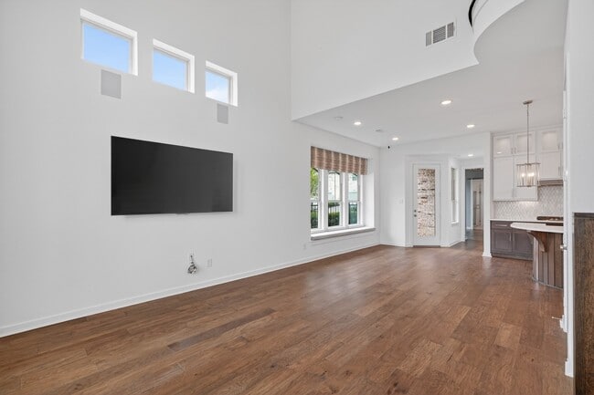 Building Photo - 599 Cypress Vly Ave