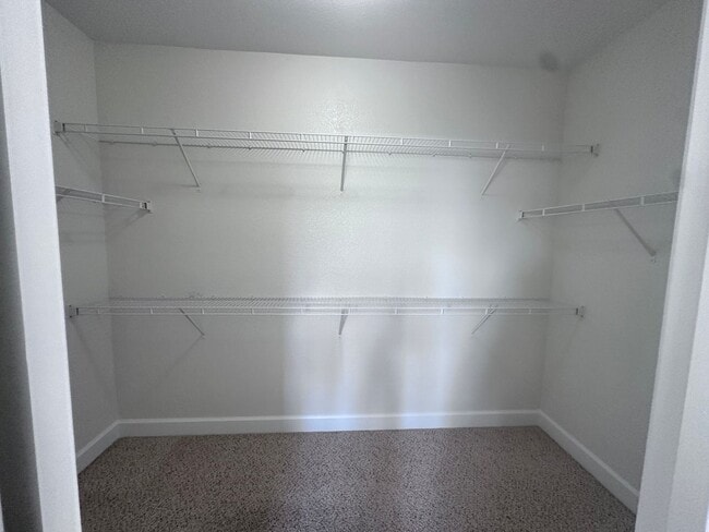 Building Photo - 10735 Ridgebrook Dr