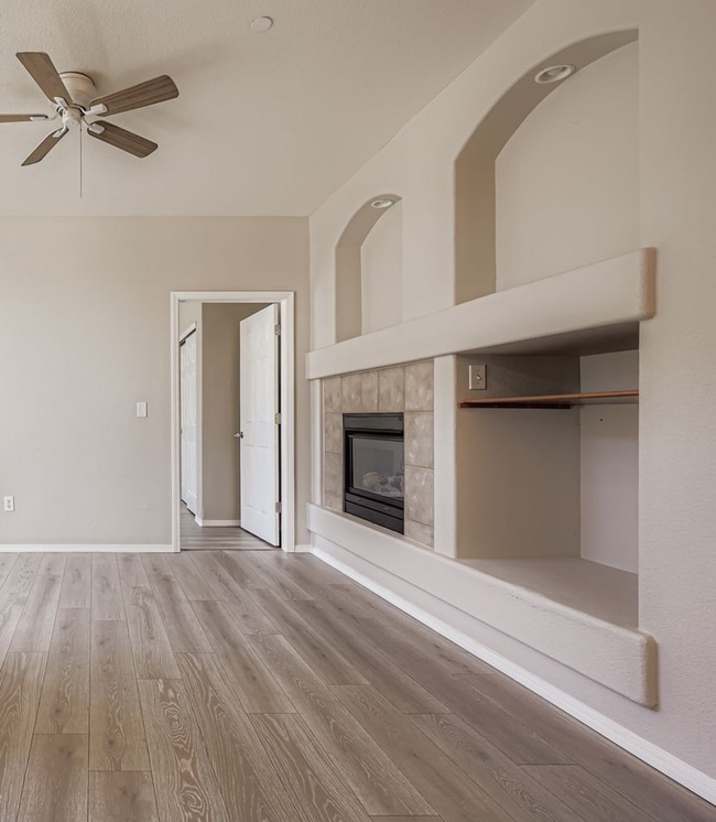 Building Photo - Move in Ready- Ground floor condo-Swimming Pool- Hot Tub and Fitness Center! Move in Special- $50...