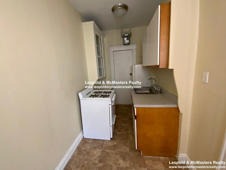 Building Photo - 217 Kelton St