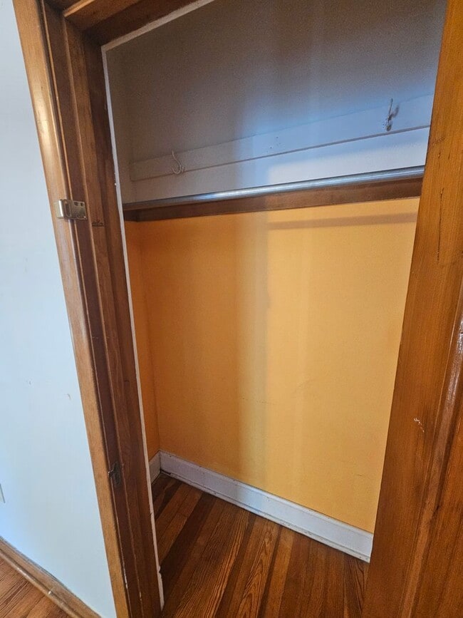 Building Photo - 1-603 1/2 N Superior Ave