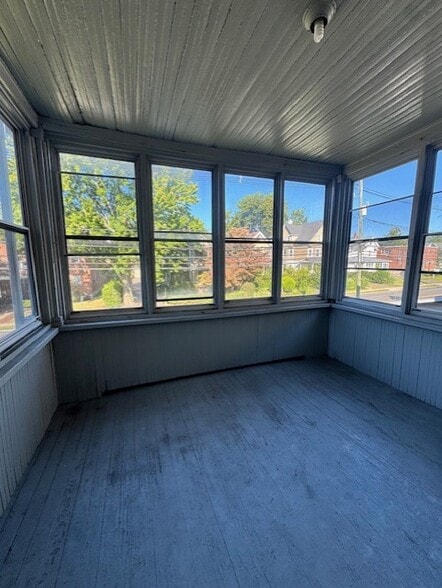 Building Photo - 44 Oakwood Ave