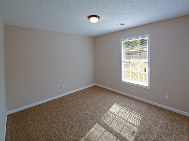 Building Photo - 4 Bed, 2 Bath in Cordova near Walnut Grove