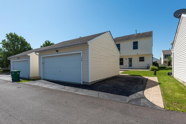 Building Photo - 106 Hewes St
