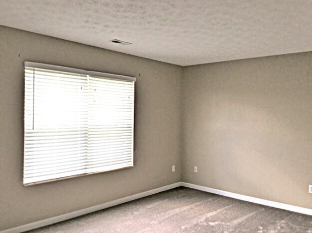 Building Photo - 135 Easton Manor Dr