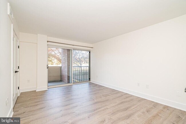 Building Photo - 1300 Army Navy Dr