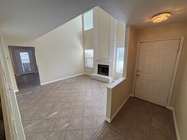 Building Photo - Spacious 3BED/3BATH Two story home located...