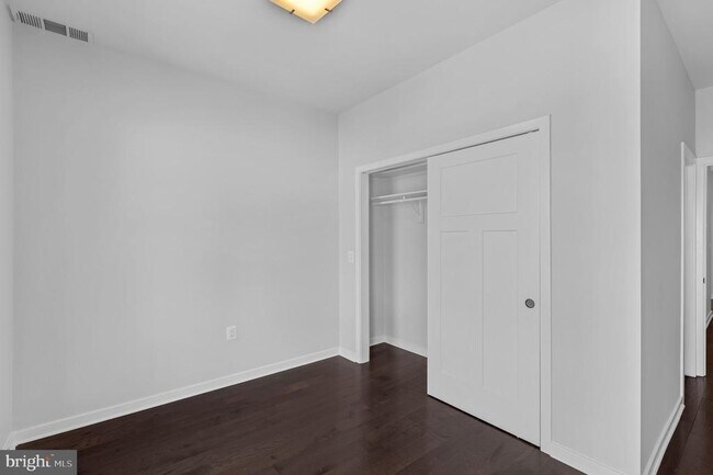 Building Photo - 15 N St NW
