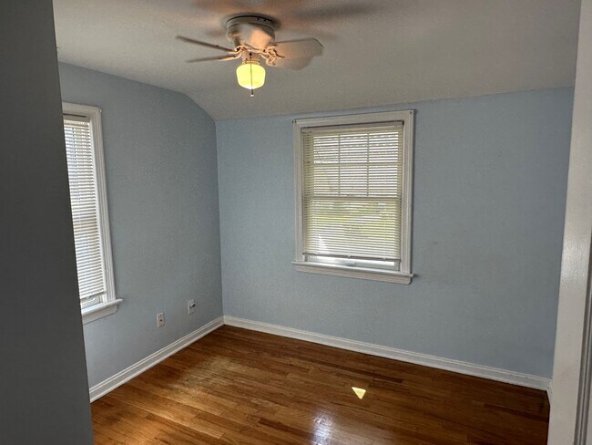 Building Photo - Gorgeous 3 bd, 2 bath South Euclid Home Awaits!