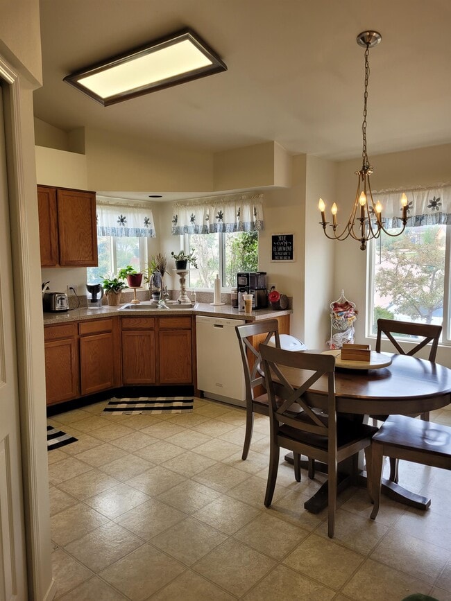 Building Photo - 97 Misty Creek Dr