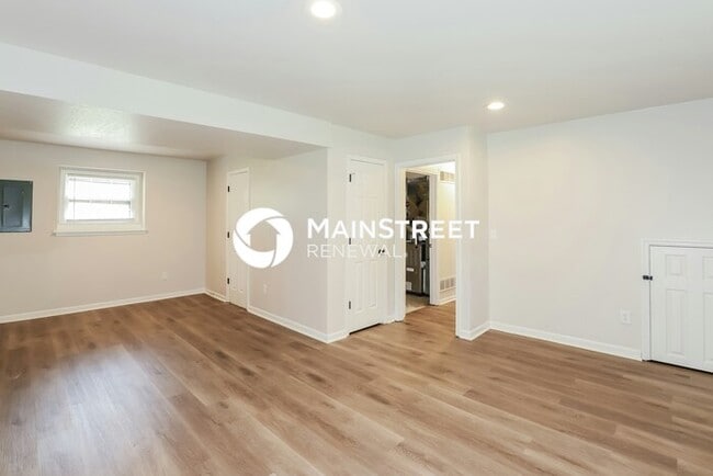 Building Photo - 3 Bedroom Pet-Friendly Home in Lees Summit...