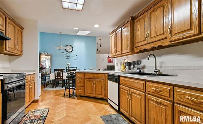 Building Photo - 2605 Montega Dr