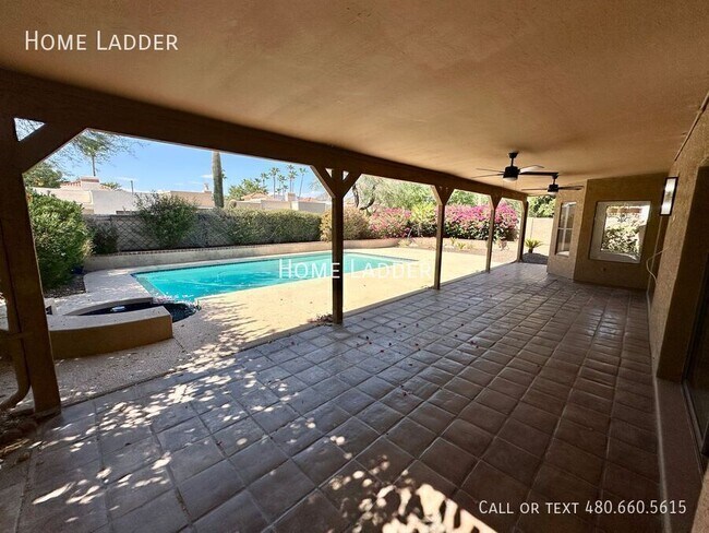 Building Photo - 10570 E San Salvador Dr