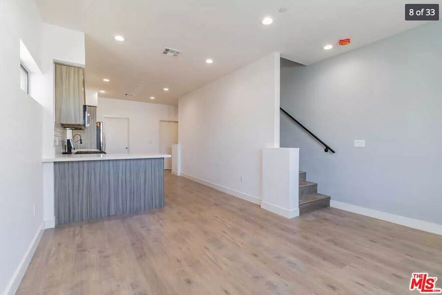 Building Photo - 412 N Ardmore Ave