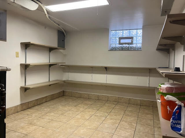 Storage - 4053 N Plainfield Ave