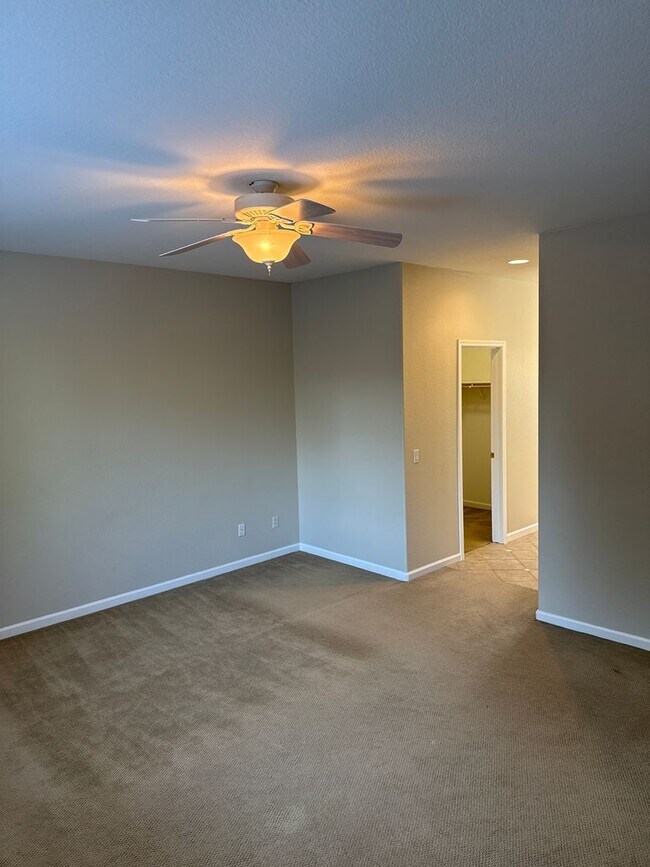 Building Photo - Everything you wanted