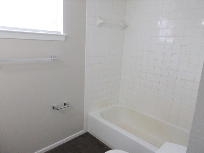 Building Photo - 1230 Shadowdale Dr