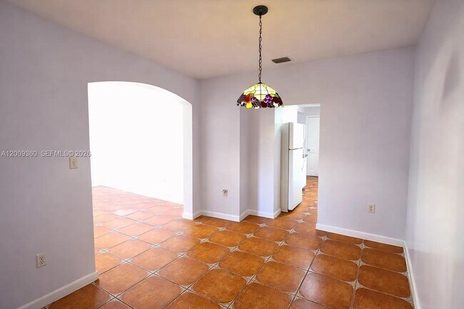 Building Photo - 2544 SW 20th St