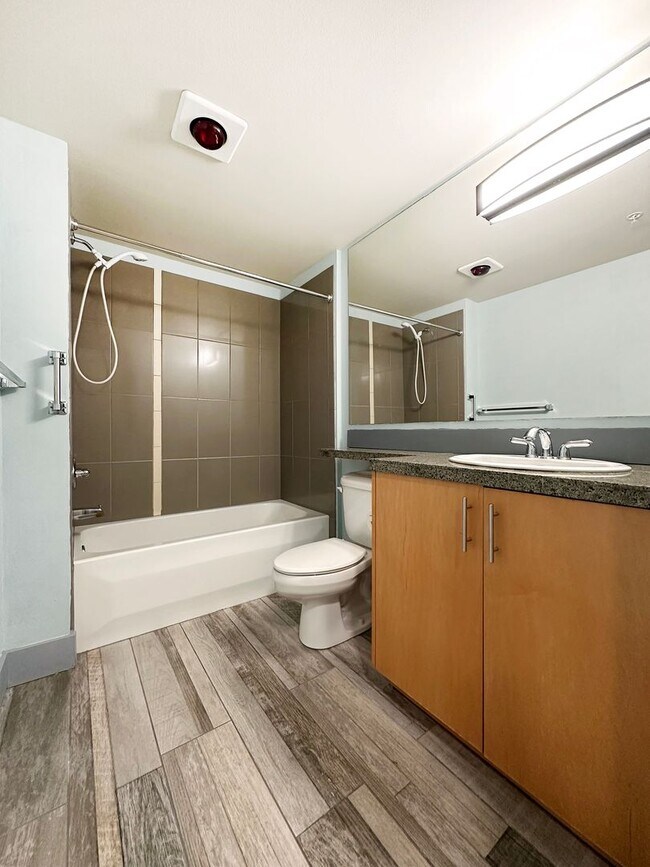 Building Photo - 1bd/1ba Seattle Condo