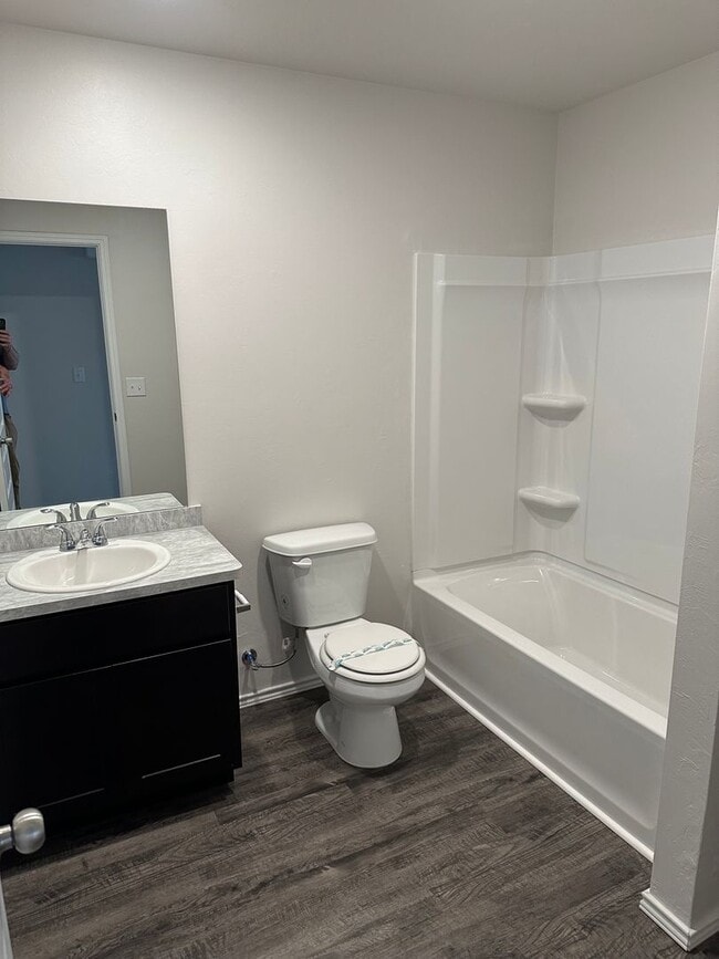 Building Photo - Now Pre-Leasing ? Stylish 3-Bedroom | 2-Bathroom Home in Shadow Valley