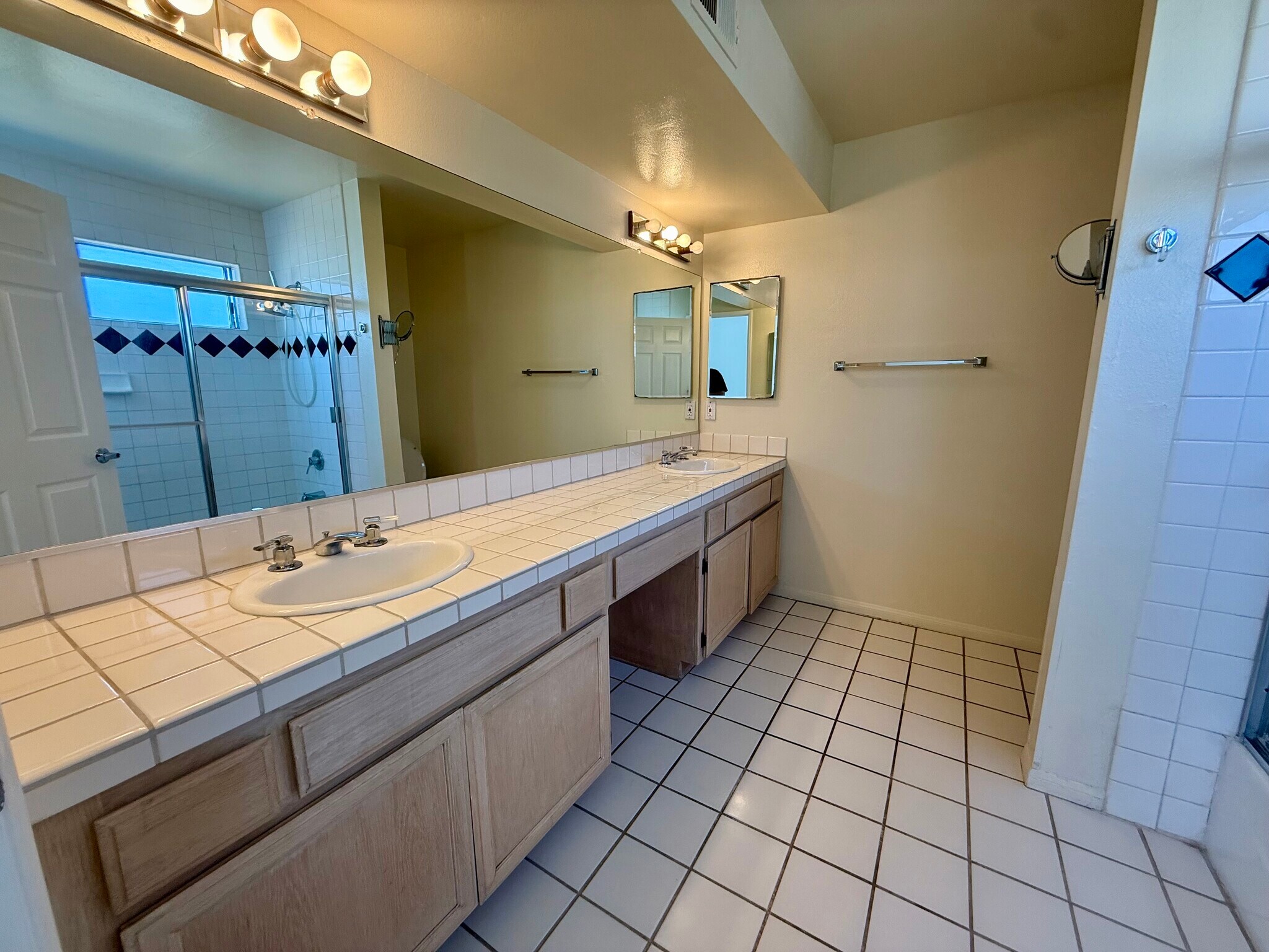 Building Photo - 1937 Euclid St