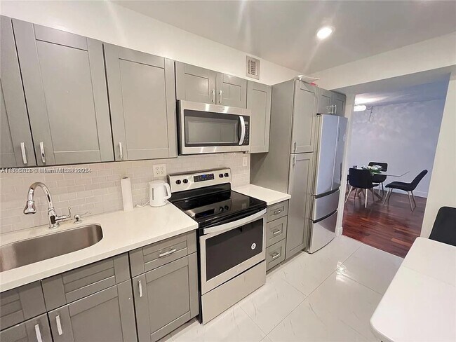 Building Photo - 1849 S Ocean Dr