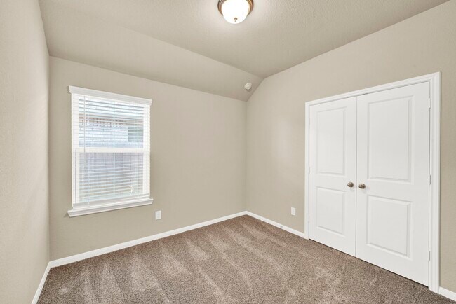 Building Photo - 5814 Linda Cv Ln