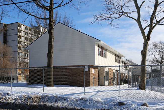 Building Photo - Amesbury Rosalind Apartments