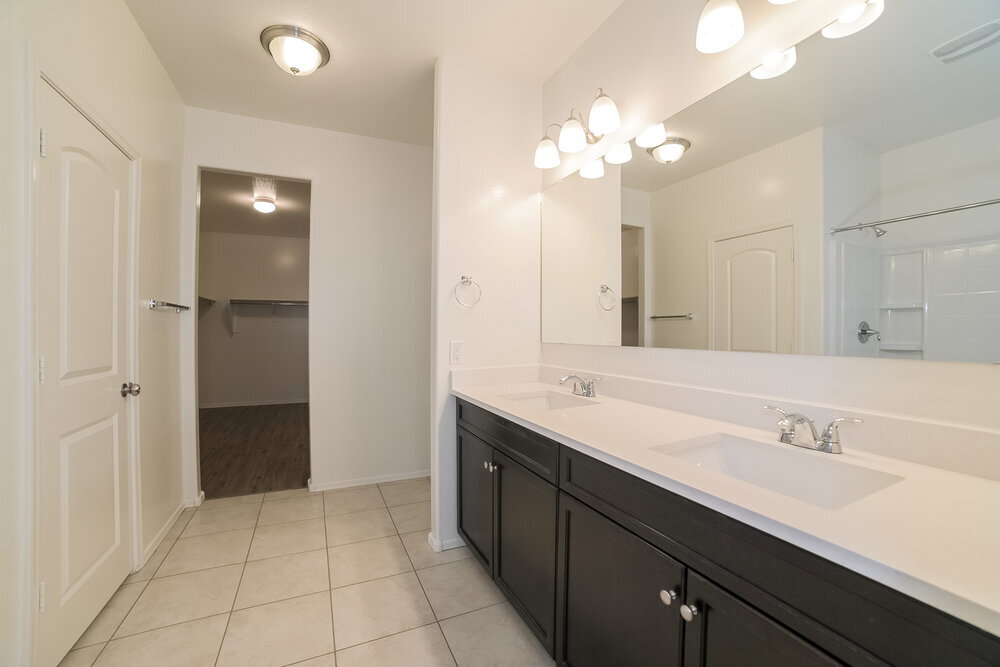 Building Photo - 30242 W Earll Dr