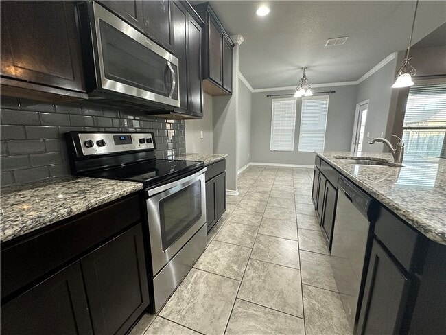 Building Photo - 1015 Santa Catalina St