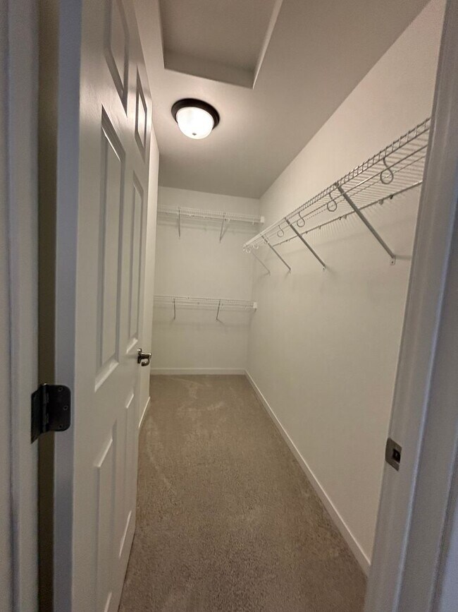 Building Photo - 3 Bed 3 Bath Townhome