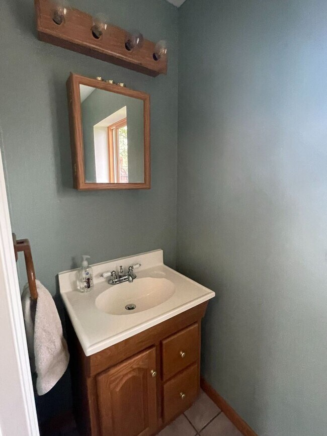 Building Photo - Charming Multi-Level Home in the Heart of ...
